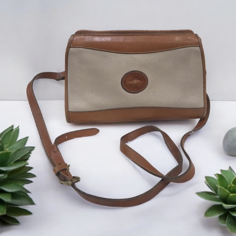 🤎▪️Dooney and Bourke▪️ vintage pebble leather Crossbody Purse